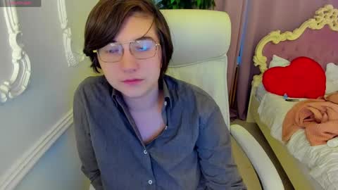 Snapshot of lily_merlin chatting on 04/12/26, 03:11 Lily online show from 04/12/26, 03:11