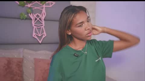 Lily Miiller online show from 11/17/25, 08:58