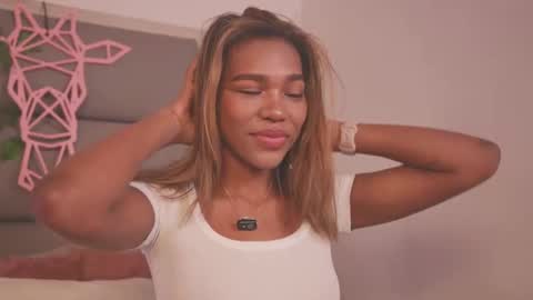 Lily Miiller online show from 12/03/25, 09:35