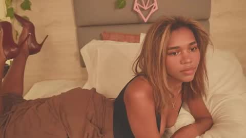 Lily Miiller online show from 12/20/25, 09:33