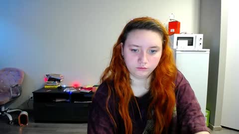 Snapshot of lily_shamy chatting on 12/21/24, 07:35 Alice online show from 12/21/24, 07:35