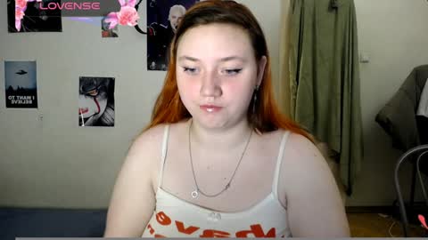 Snapshot of lily_shamy chatting on 01/01/25, 05:33 Alice online show from 01/01/25, 05:33