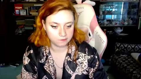 Snapshot of lily_shamy chatting on 10/12/25, 05:06 Alice online show from 10/12/25, 05:06