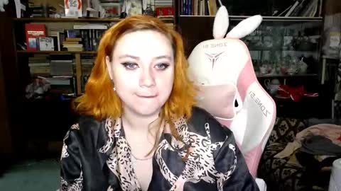 Snapshot of lily_shamy chatting on 10/17/25, 08:55 Alice online show from 10/17/25, 08:55