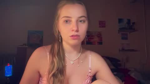 Lily online show from 11/07/25, 06:19