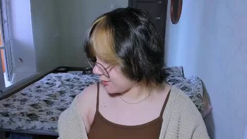 Snapshot of lily_violettt chatting on 04/08/26, 12:49 Lily online show from 04/08/26, 12:49