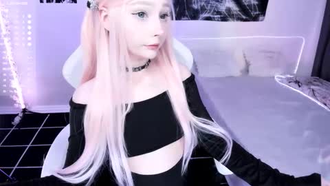 Lily online show from 12/17/25, 05:24