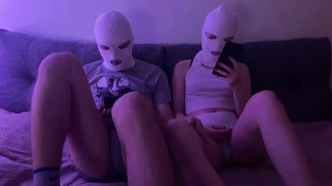 Yan and Adela online show from 12/04/25, 04:16