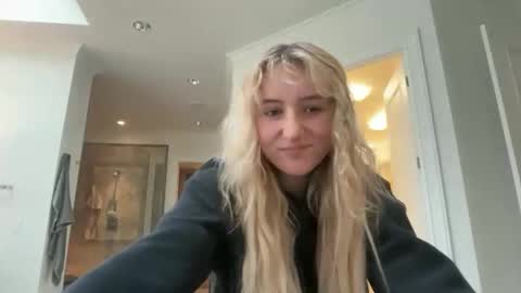 Snapshot of lilybrown07 chatting on 02/20/26, 07:58 lilybrown07 online show from 02/20/26, 07:58