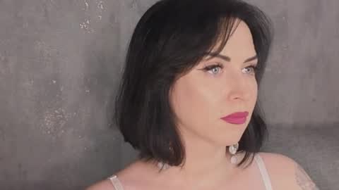 Snapshot of lilyconor chatting on 05/20/26, 11:27 Lily online show from 05/20/26, 11:27