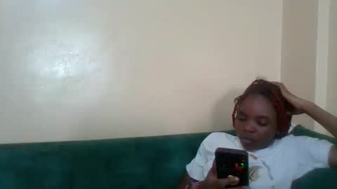 Snapshot of lilycute19 chatting on 01/18/26, 06:28 lilycute19 online show from 01/18/26, 06:28