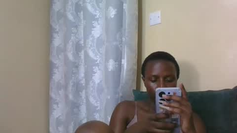 Snapshot of lilycute19 chatting on 02/11/26, 01:16 lilycute19 online show from 02/11/26, 01:16