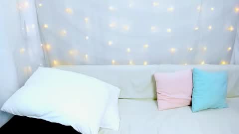 Snapshot of lilydavisss chatting on 12/14/25, 03:01 lilydavisss online show from 12/14/25, 03:01