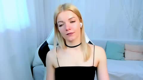 lilydavisss online show from 04/13/26, 02:28