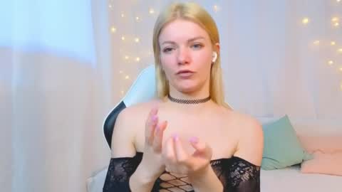 lilydavisss online show from 04/24/26, 02:47
