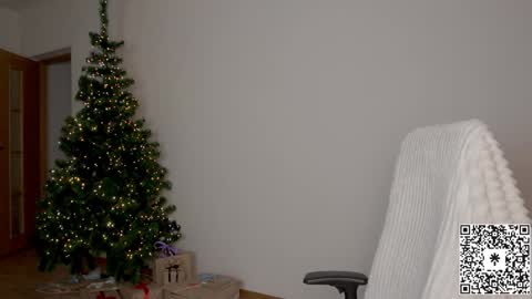 Lily   online show from 12/27/24, 02:43