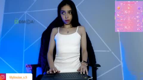 Snapshot of lilylouisee_ chatting on 04/19/26, 06:10 Liliana louise online show from 04/19/26, 06:10