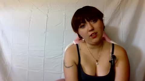 Snapshot of lilylovegood04 chatting on 06/05/26, 10:59 lily online show from 06/05/26, 10:59