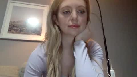 Snapshot of lilymae98 chatting on 12/18/24, 06:14 LilyMae online show from 12/18/24, 06:14