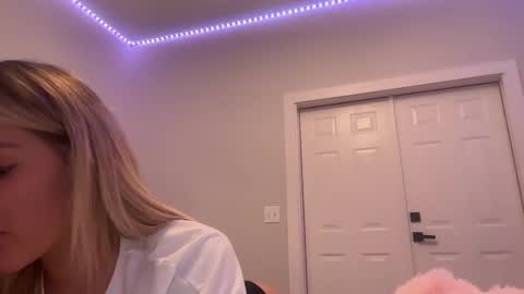 Lily Summers online show from 02/09/25, 03:00