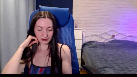 Lily online show from 11/19/25, 08:47