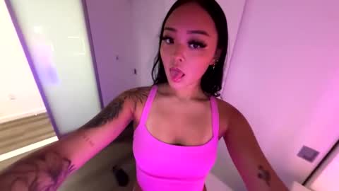 lilypowpow online show from 12/01/25, 04:06