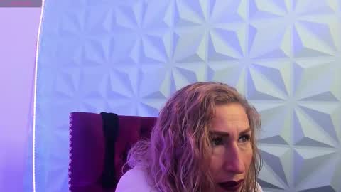 Snapshot of lilyqueen_cg chatting on 09/10/25, 12:16 Lily Queen online show from 09/10/25, 12:16