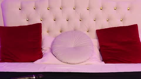 Snapshot of lilyrose_ chatting on 06/27/26, 03:33 online show from 06/27/26, 03:33