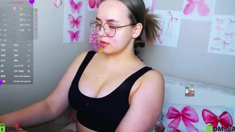 Lily online show from 09/12/25, 08:03