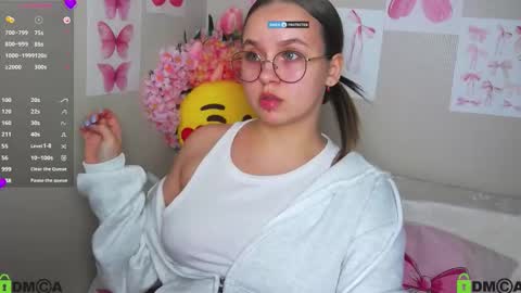 Lily online show from 10/05/25, 01:53