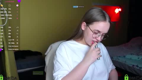 Snapshot of lilysweet13 chatting on 11/06/25, 06:31 Lily online show from 11/06/25, 06:31