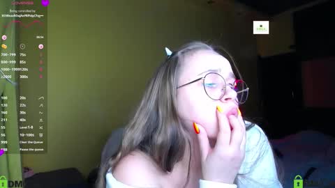 Snapshot of lilysweet13 chatting on 11/07/25, 08:53 Lily online show from 11/07/25, 08:53