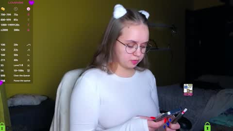 Snapshot of lilysweet13 chatting on 11/26/25, 07:48 Lily online show from 11/26/25, 07:48