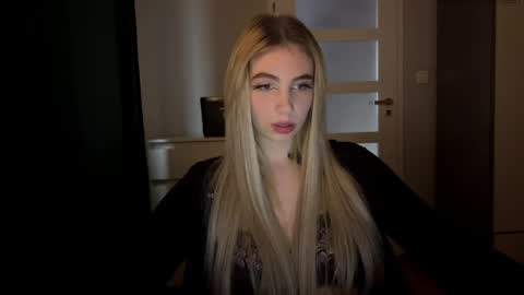 Snapshot of lilysweetgirl chatting on 05/11/26, 04:48 Lily online show from 05/11/26, 04:48