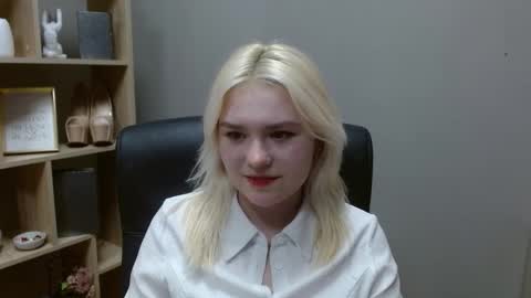 Snapshot of lilysweetxo chatting on 02/18/26, 02:46 Lily online show from 02/18/26, 02:46