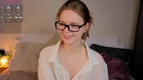 Snapshot of lilytways chatting on 03/11/26, 07:42 Julie online show from 03/11/26, 07:42