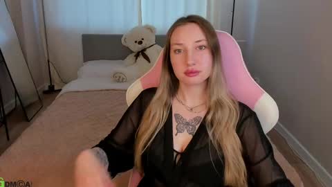 Snapshot of lilyy_lark chatting on 05/04/26, 01:23 Lilly Lark online show from 05/04/26, 01:23