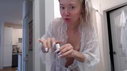 Snapshot of lilyyymonroee chatting on 03/14/26, 01:27 Lily Monroe online show from 03/14/26, 01:27