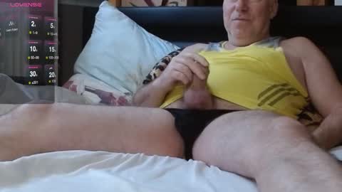 Snapshot of limagno_65 chatting on 10/18/25, 11:33 Lima online show from 10/18/25, 11:33