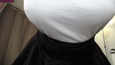 Snapshot of lina____ chatting on 01/11/25, 04:36 Lina online show from 01/11/25, 04:36