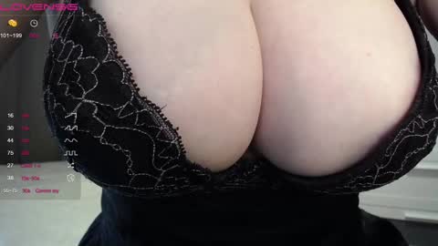 Snapshot of lina____ chatting on 03/09/25, 10:41 Lina online show from 03/09/25, 10:41