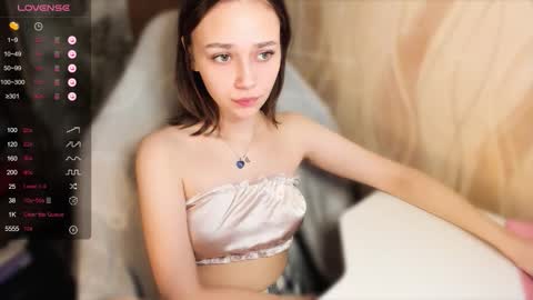 Snapshot of lina_and_lion chatting on 10/22/25, 05:52 Scarlet online show from 10/22/25, 05:52