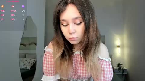 Snapshot of lina_glow711915 chatting on 06/14/26, 06:48 LIna online show from 06/14/26, 06:48