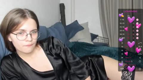 Snapshot of lina_hall chatting on 01/07/25, 12:09 lina hall online show from 01/07/25, 12:09