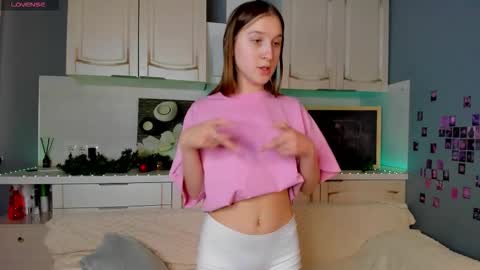 Snapshot of lina_massey chatting on 03/19/26, 01:31 lina_massey online show from 03/19/26, 01:31