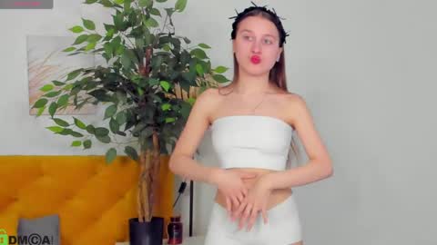Snapshot of lina_massey chatting on 04/14/26, 01:00 lina_massey online show from 04/14/26, 01:00
