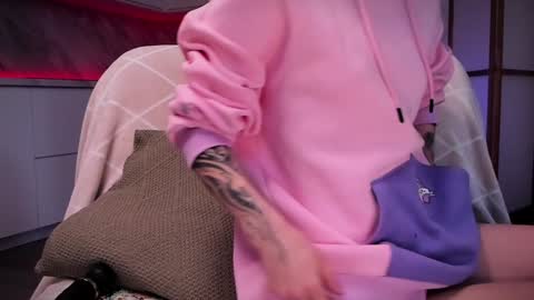 Snapshot of lina_n_kitty chatting on 12/12/24, 07:41 Lina - online show from 12/12/24, 07:41