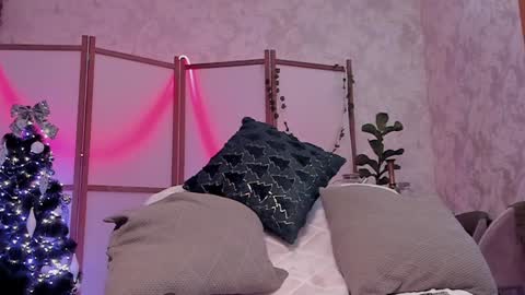 Snapshot of lina_n_kitty chatting on 12/25/24, 07:57 Lina - online show from 12/25/24, 07:57