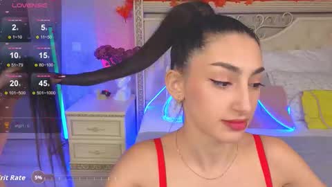 Lina Robbins  online show from 11/13/25, 04:00