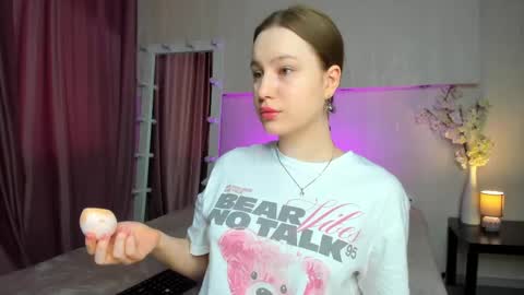 Snapshot of lina_smilee chatting on 04/12/26, 01:21 Lina online show from 04/12/26, 01:21